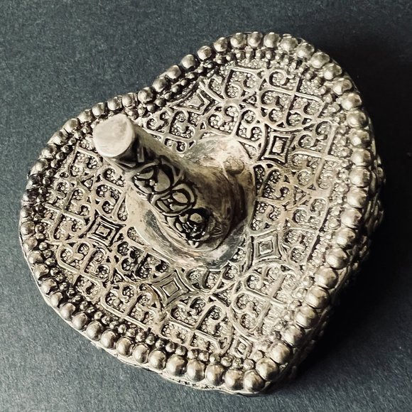 INTERNATIONAL SILVER COMPANY Vintage Heart Shaped Ring Holder EUC - Picture 2 of 8